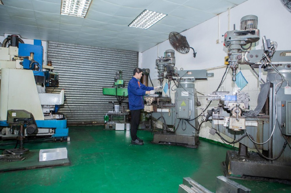 What is open-mold injection molding?
